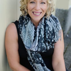 Salon Moxie - Co-Owner Stylist Regina McCoy