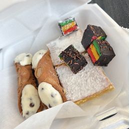 Cannolis Pizzette Cannolis Pizzette
