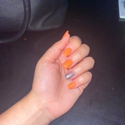 Holiday Nails - LOVE this place! i will always come here! so helpful and nice every time i've gone!