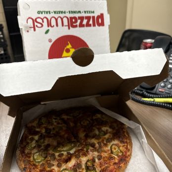 Pizza Twist - Beef and jalapeño pizza - Pizza Near Me - St Louis, Missouri Pizza Twist - Beef and jalapeño pizza - Pizza Near Me - St Louis, Missouri
