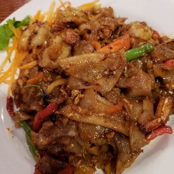Tana Thai - Drunken noodles with shrimp. Has a spicy flavor to it. - Thai Near Me - Bronx, New York