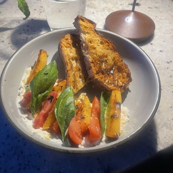 Nido - Grilled peaches - New American Near Me - Austin, Texas