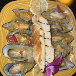 Plum Restaurant And Lounge - Exotic Drunken Mussels