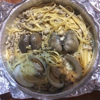 La Villa - Linguine with white clam sauce - Pizza Near Me - Chicago, Illinois La Villa - Linguine with white clam sauce - Pizza Near Me - Chicago, Illinois