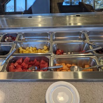 Umass Dining - Fruit Bar - Cafeteria Near Me - Newton, Massachusetts