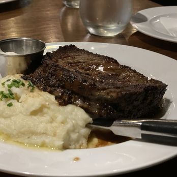 Bennett's American Cooking - Prime rib with mashed potatoes - New American Near Me - Sacramento, California Bennett's American Cooking - Prime rib with mashed potatoes - New American Near Me - Sacramento, California
