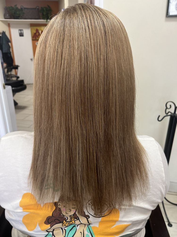 Veronica's Hair Salon Logo