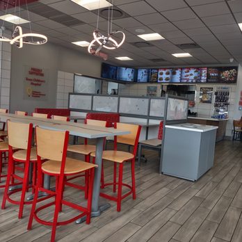 Dairy Queen - Clean tables - Ice Cream & Frozen Yogurt Near Me - The Woodlands, Texas