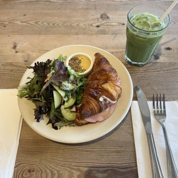 Le Pain Quotidien - Toasted Paris Ham & Gruyère Croissant - Breakfast & Brunch Near Me - Encino, California Le Pain Quotidien - Toasted Paris Ham & Gruyère Croissant - Breakfast & Brunch Near Me - Encino, California
