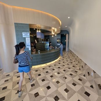 OMOMO Tea Shoppe - Service counter - Bubble Tea Near Me - Tustin, California