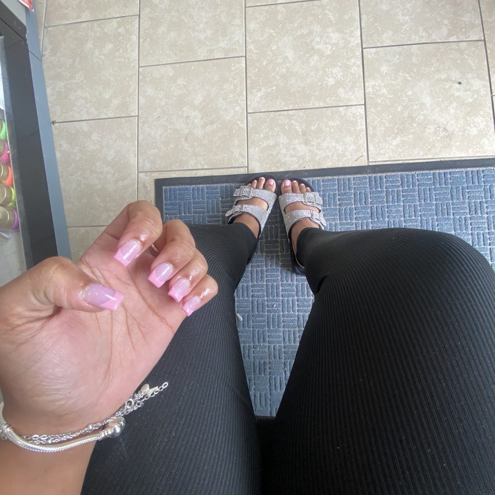 A pretty set but terrible customer service. Also, two of my nails popped off 2 days later. A pretty set but terrible customer service. Also, two of my nails popped off 2 days later.