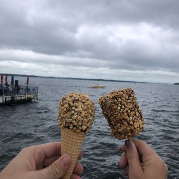 Nutty Bar Stand - Nutty Bar - Ice Cream & Frozen Yogurt Near Me - Arnolds Park, Iowa