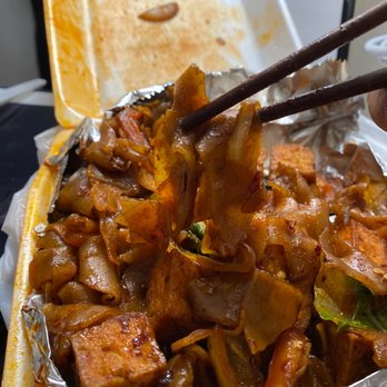 Phang Roy - Spicy Tofu Drunken Noodles - Thai Near Me - Azusa, California Phang Roy - Spicy Tofu Drunken Noodles - Thai Near Me - Azusa, California
