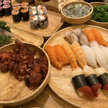 Akino - Sushi Bars Near Me - Flushing, New York