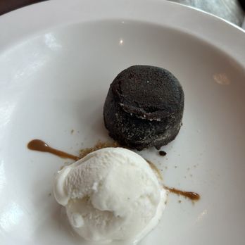 Quinto - Molten chocolate cake - Steakhouses Near Me - Miami, Florida