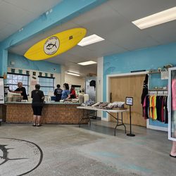 Ken's Fresh Fish - Main area. No seating. Take out only