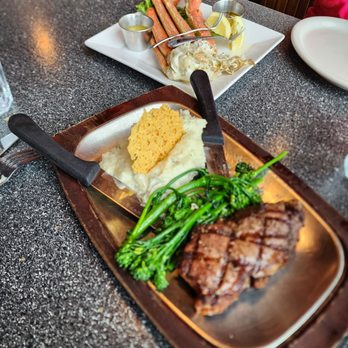 Ray's Waterfront - Seafood Near Me - Seward, Alaska