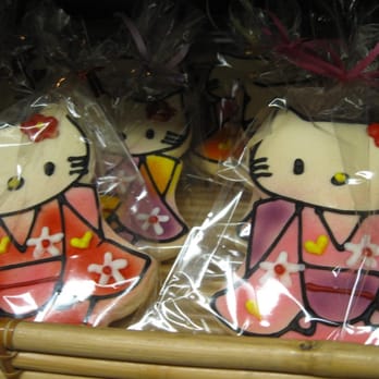 Liliha Bakery - Bakeries Near Me - Honolulu, Hawaii