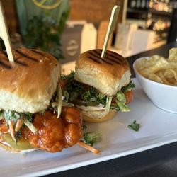 Social Goods - Hot chicken sliders