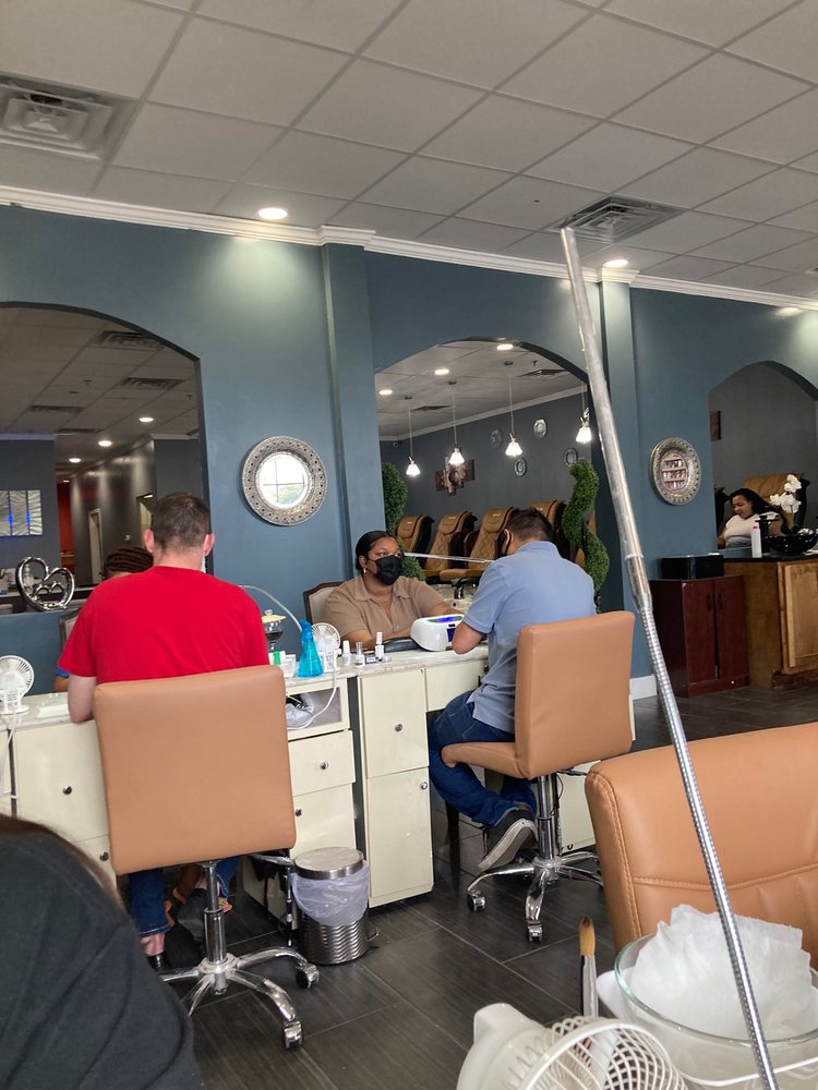 FANTASTIC NAILS Updated October 2024 13 Photos & 15 Reviews 115 Laurel Park Cove, Flowood