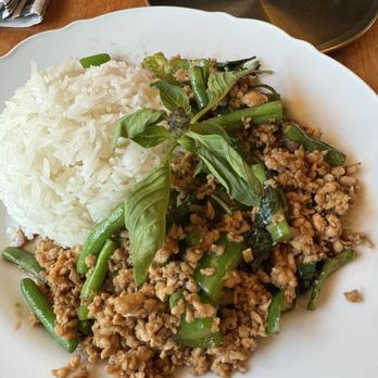 Habrae - Basil stir fry with chicken - Thai Near Me - Forest Park, Illinois Habrae - Basil stir fry with chicken - Thai Near Me - Forest Park, Illinois