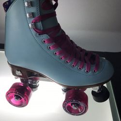 Fishbrains Skate Shop - My new Moxie Beach Bunny skate.