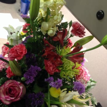 The Flower Man - Pick rose, lilies, and a carnation of flowers mixed in. Well organized & nicely put together. - Florists Near Me - Olathe, Kansas