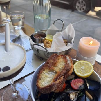 Canto - Fried Calamari and mussels in white sauce - Italian Near Me - New York, New York Canto - Fried Calamari and mussels in white sauce - Italian Near Me - New York, New York