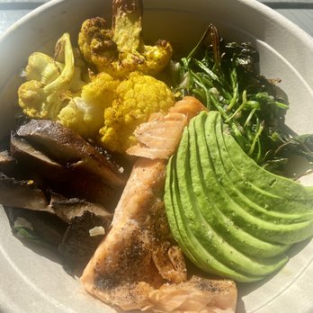 Nurish - Garlicky Portobello Brown Rice Bowl w/ salmon - Salad Near Me - Brooklyn, New York