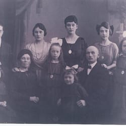 Nordrhein-Westfälisches Personenstandsarchiv Rheinland - Familie meiner Kölner Lieblingsoma (2. von rechts) 1916