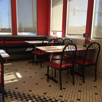 Steak ’n Shake - a view of a diner's dining room - Burgers Near Me - Normal, Illinois Steak ’n Shake - a view of a diner's dining room - Burgers Near Me - Normal, Illinois