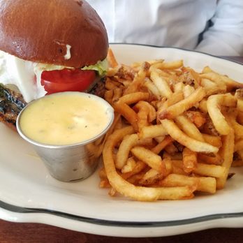 Meritage - Meritage burger, frites with bearnaise sauce - French Near Me - Saint Paul, Minnesota Meritage - Meritage burger, frites with bearnaise sauce - French Near Me - Saint Paul, Minnesota