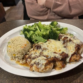 Uncle Sam's Restaurant - BBQ Chicken Dinner - Pizza Near Me - Bristol, Connecticut