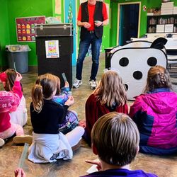 Xakary, Seattle Children's Magician - Xacary the magician