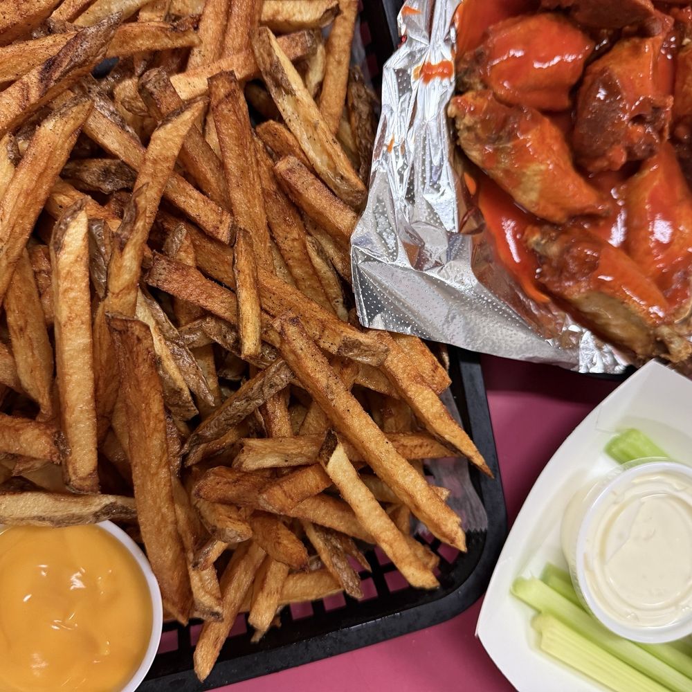 Wiggy's Restaurant - Chicken Wings Near Me - Pittsburgh, Pennsylvania Wiggy's Restaurant - Chicken Wings Near Me - Pittsburgh, Pennsylvania
