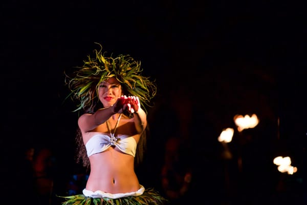 Hawaii Alive Luau Show by null