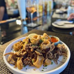The Reserve - *RHODE ISLAND CALAMARI
Sautéed Onions, Banana Peppers, Sriracha Aioli