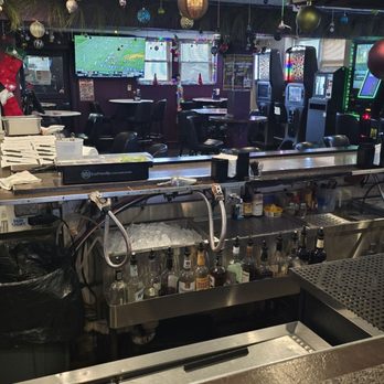 Billy-Ho's - Inside - American Near Me - Pewaukee, Wisconsin