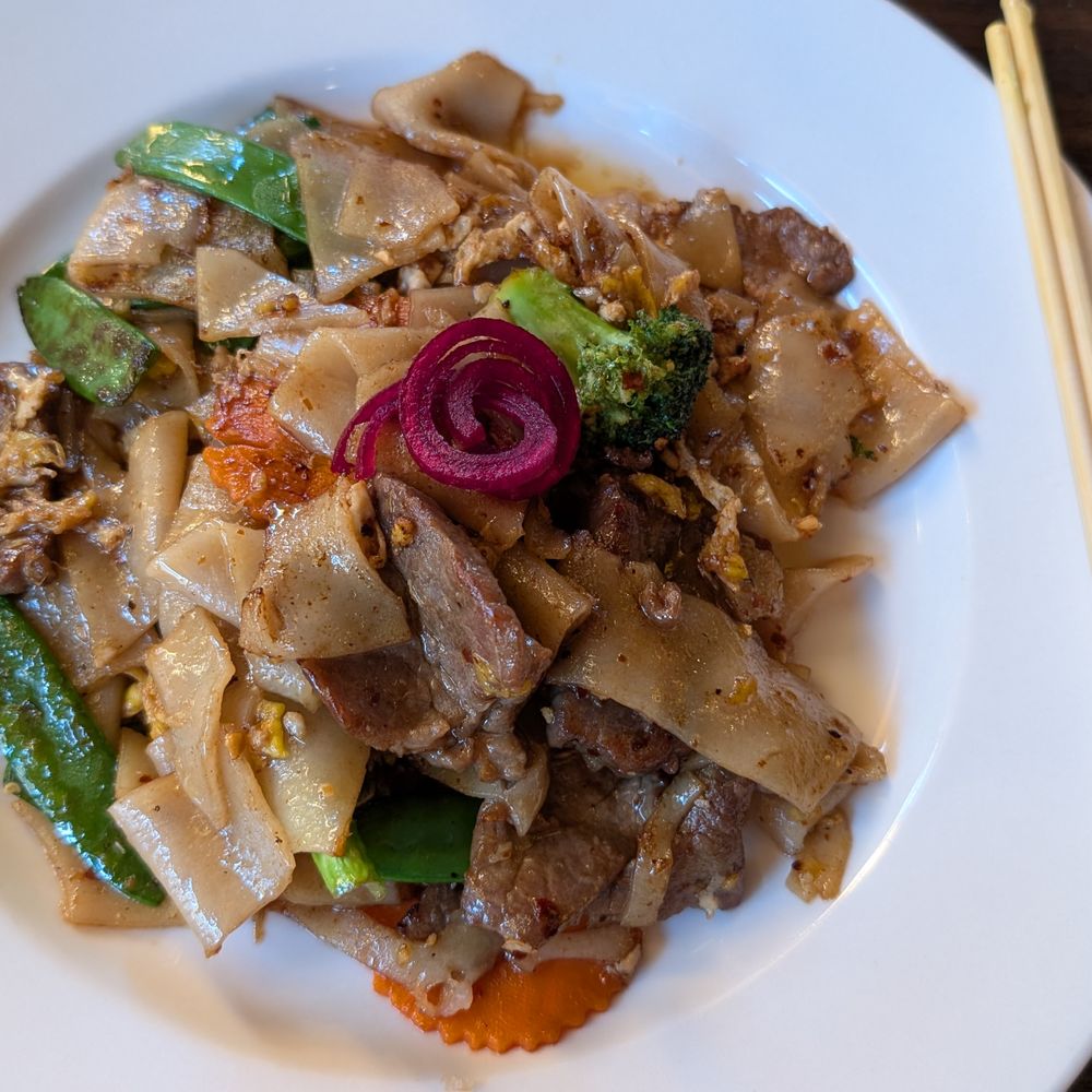 altThai - Beef Pad See Ew - Thai Near Me - Arlington Heights, Illinois altThai - Beef Pad See Ew - Thai Near Me - Arlington Heights, Illinois