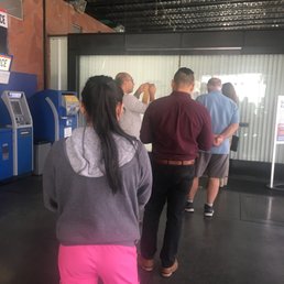 8:27 and there is a wait if 5 people ahead of me already. Wow.