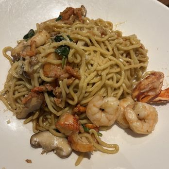 Yard House - Lobster Garlic Noodles - Bars Near Me - East Rutherford, New Jersey Yard House - Lobster Garlic Noodles - Bars Near Me - East Rutherford, New Jersey