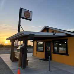 Double B's Burgers - Front of the restaurant