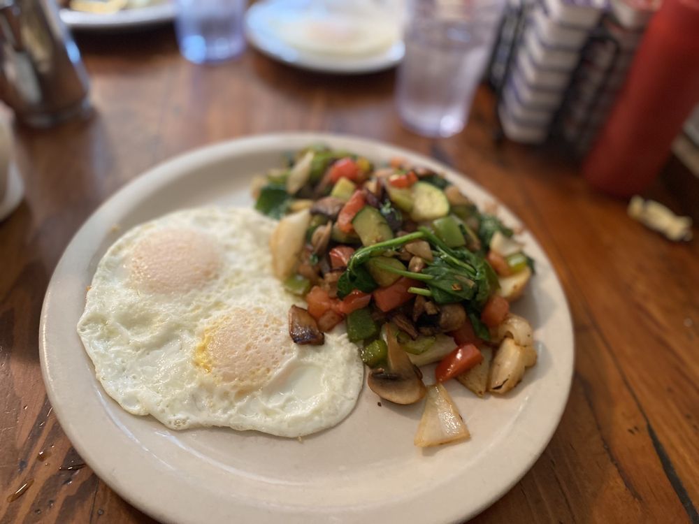 HANK’S CREEKSIDE RESTAURANT Updated July 2024 258 Photos & 560