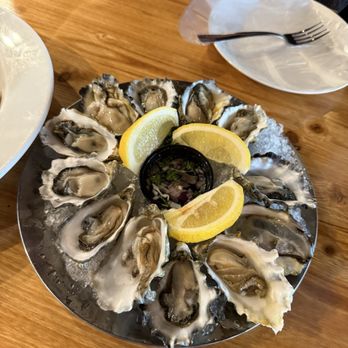Hook & Reel Cajun Seafood & Bar - Raw Oysters - Seafood Near Me - Sacramento, California
