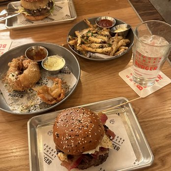 Gordon Ramsay Burger - Farmhouse Burger, Blue Cheeseburger, Truffle Fries, Beer-battered Onion Rings - Salad Near Me - Chicago, Illinois