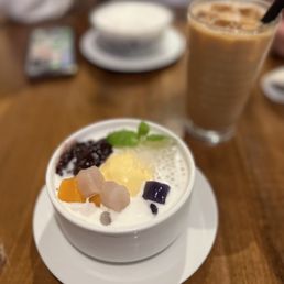 Bird's Nest Mango, Coconut Juice, and Black Glutinous Rice