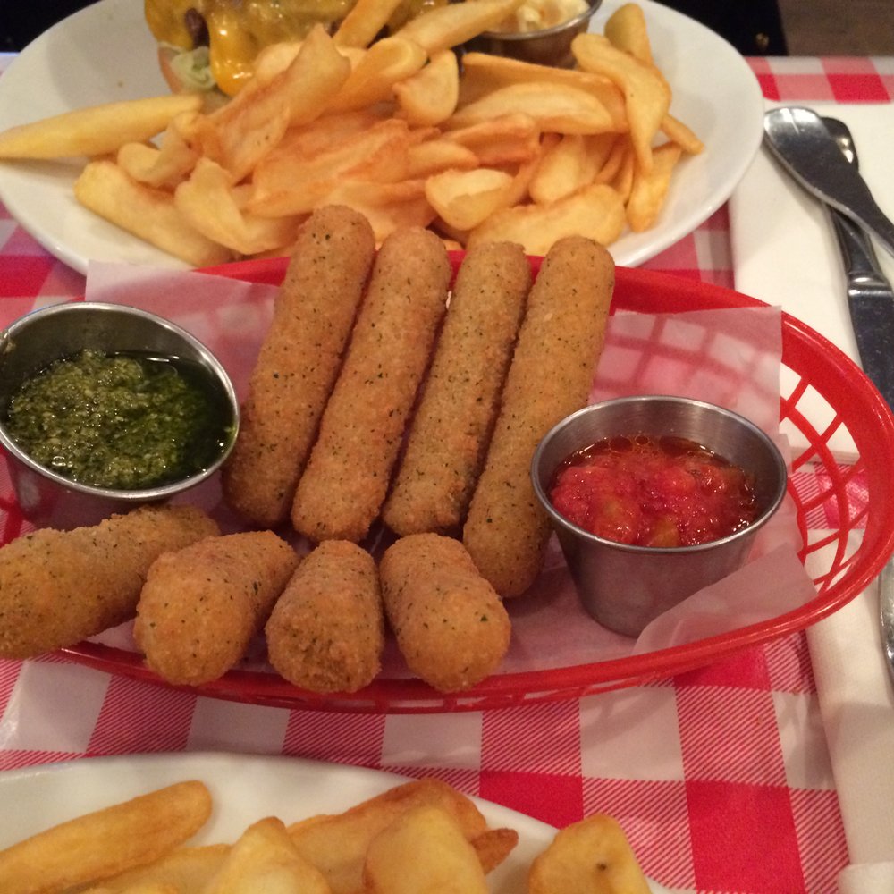 Schwartz's Deli - Cheese Sticks - Burgers Near Me - Paris, 75 Schwartz's Deli - Cheese Sticks - Burgers Near Me - Paris, 75