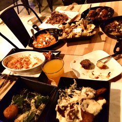 Kouzina - Käsebällchen, Pilze mit Parmesan, gebackener Schafskäse, Gambas Saganaki, Pulled Gyros, Hackbällchen, Auberginenröllchen, Zucchinistäbchen