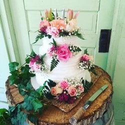 Welch Floral Designs - Wedding cake flowers