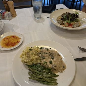 Courtyard Cucina - Chicken Marsala and Fruite De Mare pasta - Italian Near Me - Scottsboro, Alabama Courtyard Cucina - Chicken Marsala and Fruite De Mare pasta - Italian Near Me - Scottsboro, Alabama